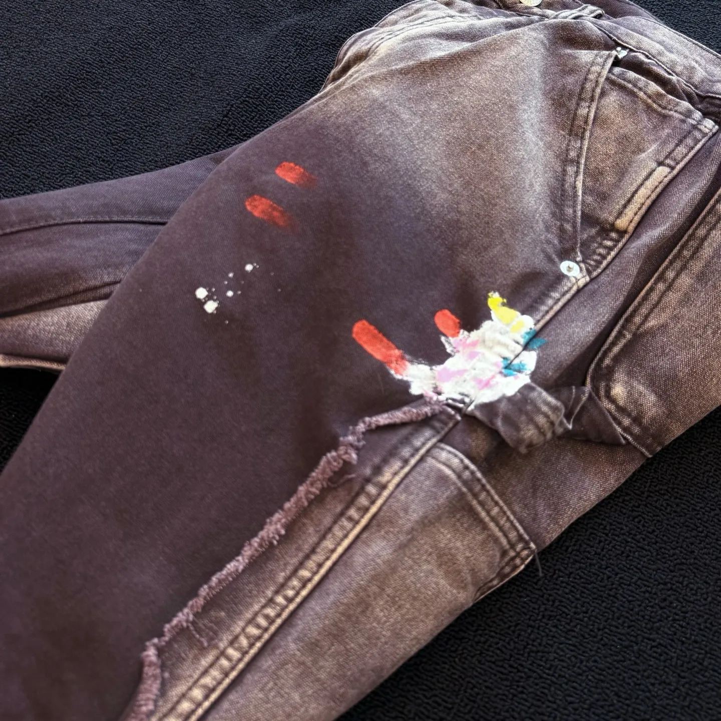 P230 model number: D404 GALLERY DEPT micro-flared distressed distressed jeans, three-dimensional version, loose and comfortable, not picky about body shape, factory precision, original factory quality control, same style for men and women, can be matched with couples, versatile recommendation, must-have denim for all seasons, made of heavy-duty washed pure cotton denim fabric. After washing, it is soft and thick, very stylish when worn. Size: 28, 30, 32, 34, 36 (S-XXL) Color: Splicing Size reference # 28 pants length 100 waist 72 30 pants length 102 waist 76 32 pants length 104 waist 80 34 pants length 106 waist 84 36 pants length 108 waist 88